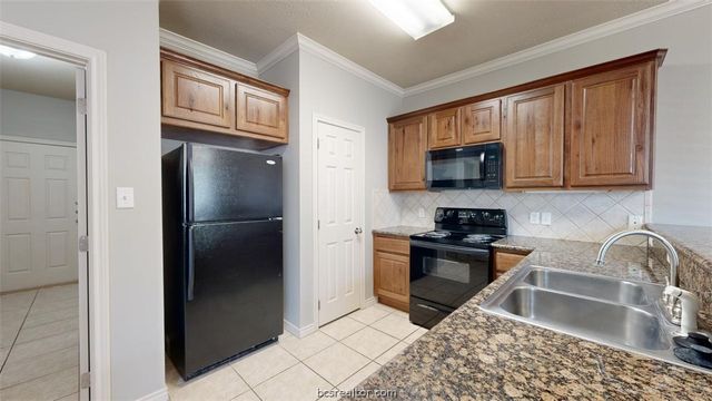 211 Forest Drive Room C, College Station, TX 77840