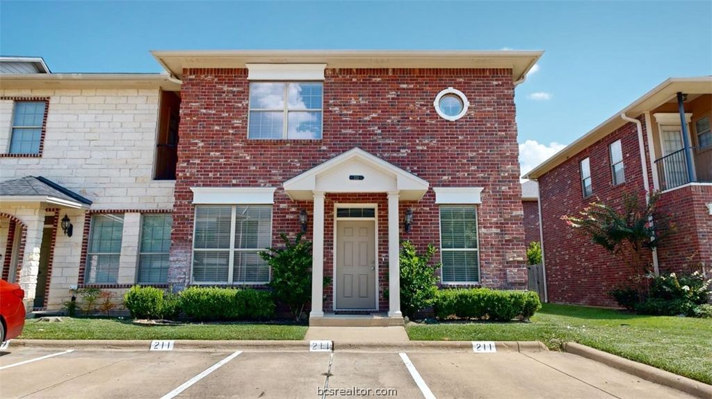 211 Forest Drive Room C, College Station, TX 77840