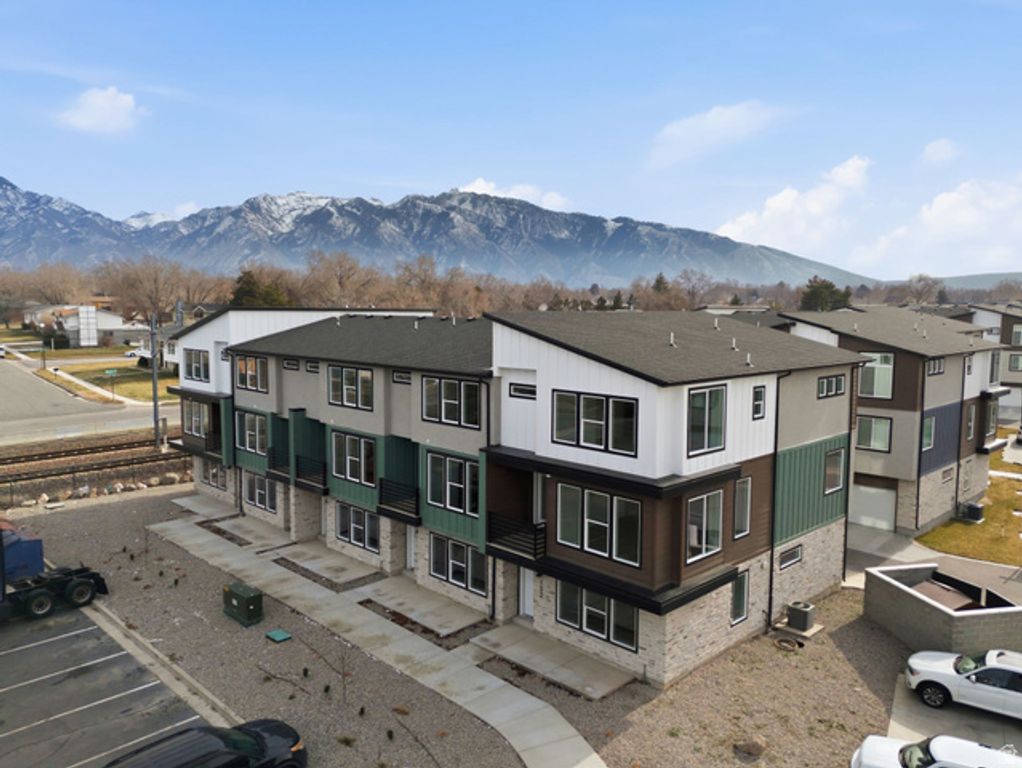 Image 2 of property listing at 132 E CHAMBORD CT, Sandy, UT 84070