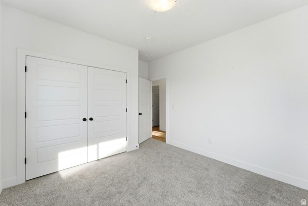 Image 14 of property listing at 132 E CHAMBORD CT, Sandy, UT 84070