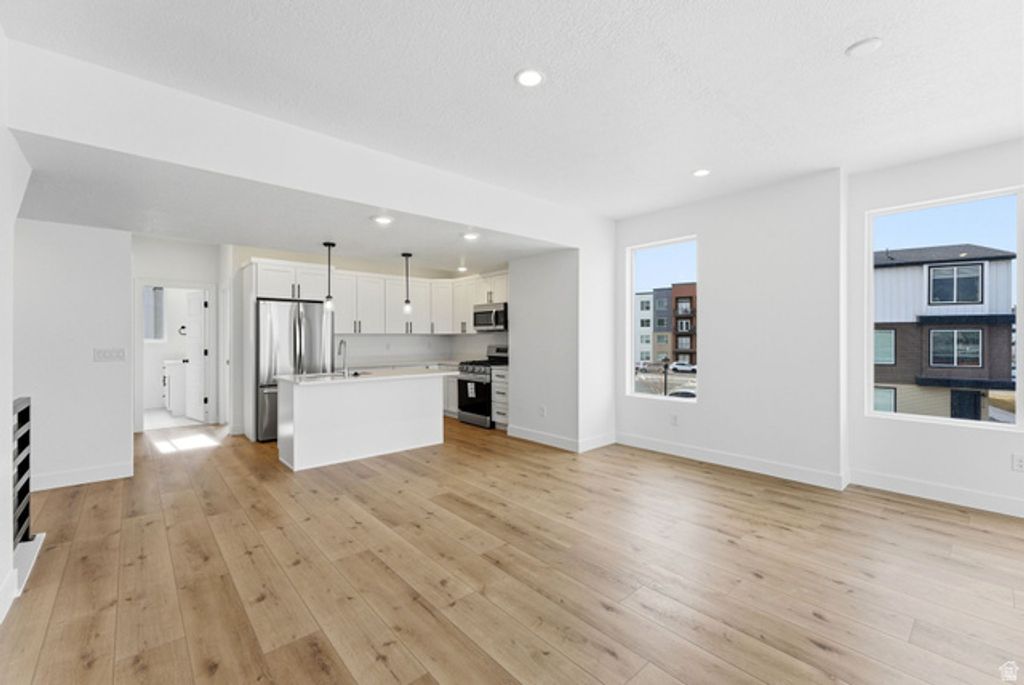 Image 18 of property listing at 132 E CHAMBORD CT, Sandy, UT 84070