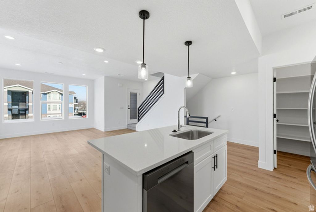 Image 3 of property listing at 132 E CHAMBORD CT, Sandy, UT 84070