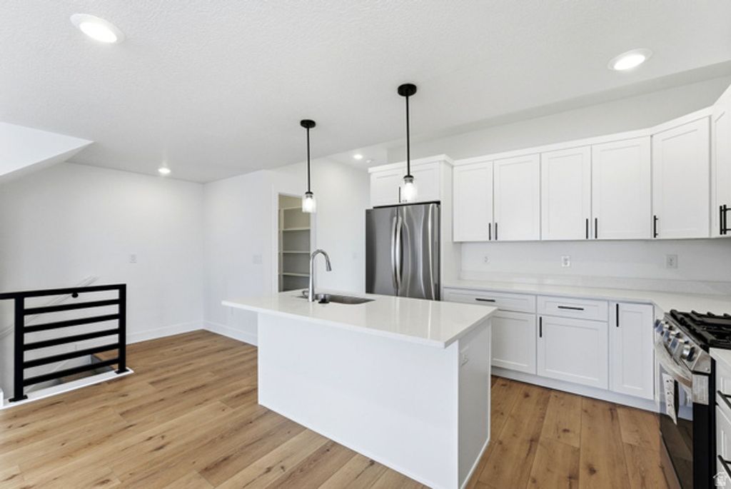Image 4 of property listing at 132 E CHAMBORD CT, Sandy, UT 84070