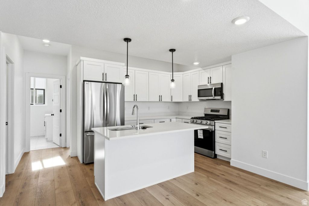 Image 5 of property listing at 132 E CHAMBORD CT, Sandy, UT 84070