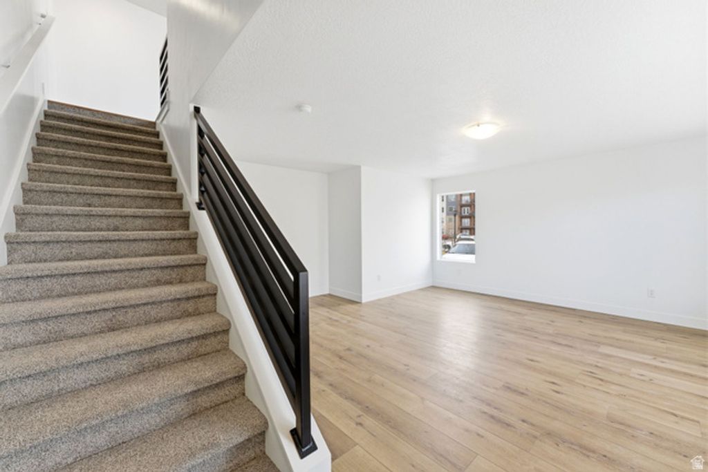 Image 7 of property listing at 132 E CHAMBORD CT, Sandy, UT 84070