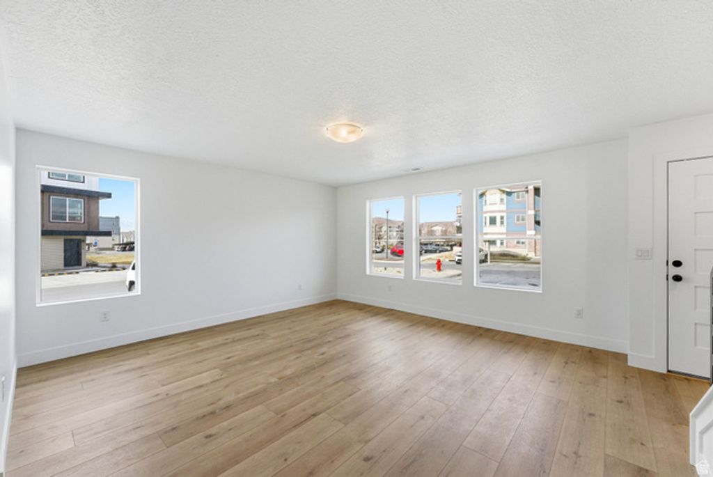 Image 8 of property listing at 132 E CHAMBORD CT, Sandy, UT 84070