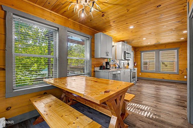 1012 Ravens Ford Way, Sevierville, TN 37876