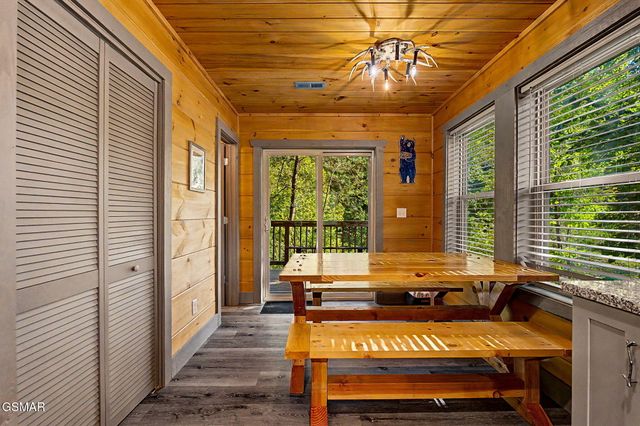 1012 Ravens Ford Way, Sevierville, TN 37876