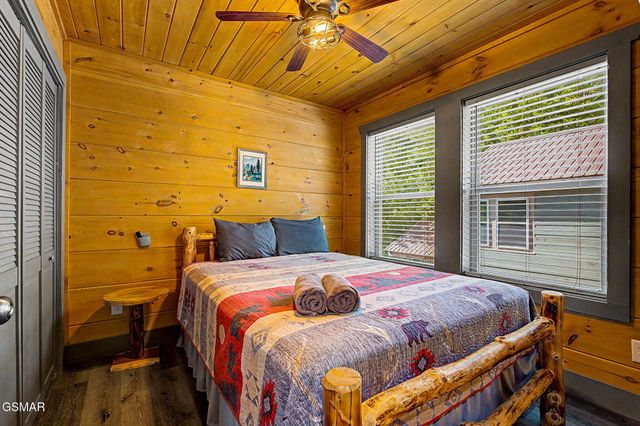 1012 Ravens Ford Way, Sevierville, TN 37876
