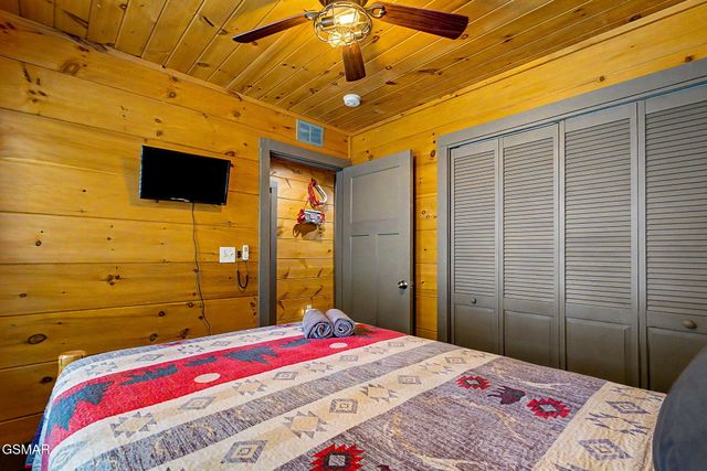 1012 Ravens Ford Way, Sevierville, TN 37876