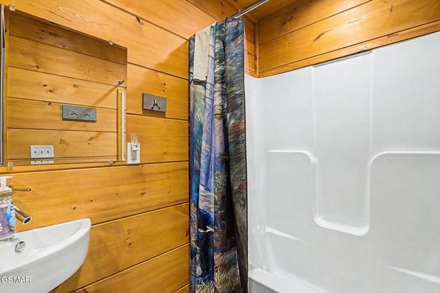 1012 Ravens Ford Way, Sevierville, TN 37876