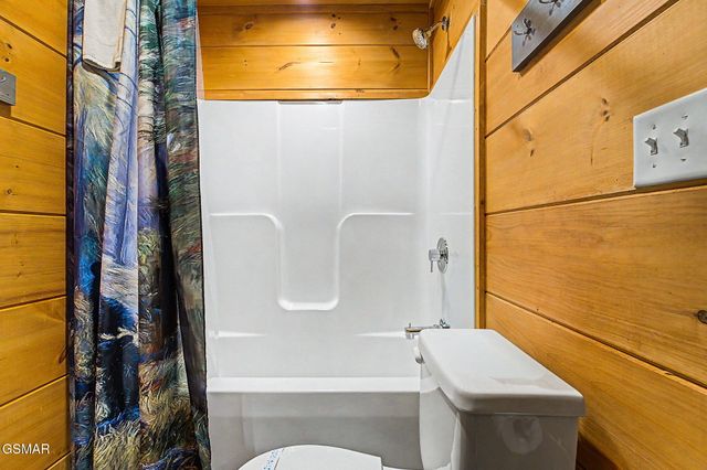 1012 Ravens Ford Way, Sevierville, TN 37876