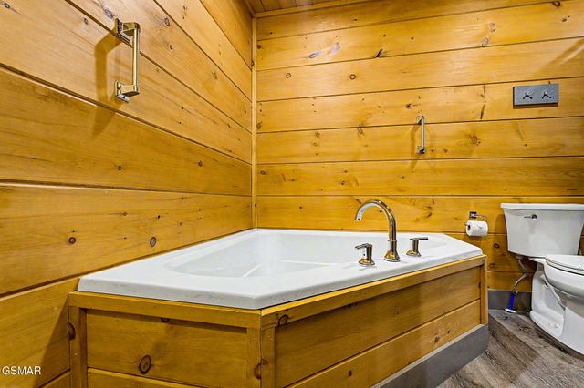 1012 Ravens Ford Way, Sevierville, TN 37876