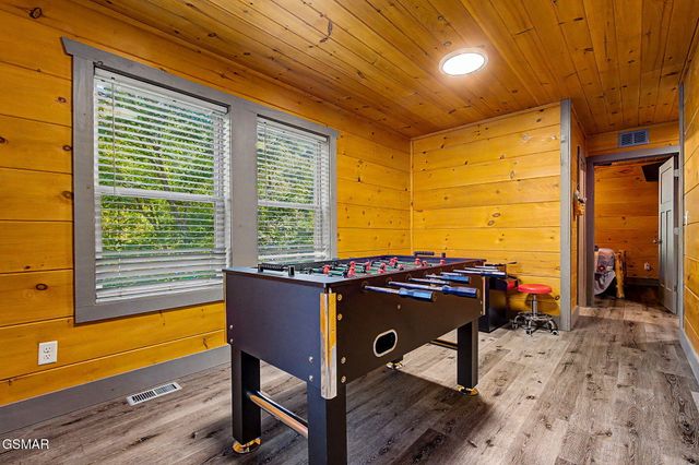 1012 Ravens Ford Way, Sevierville, TN 37876