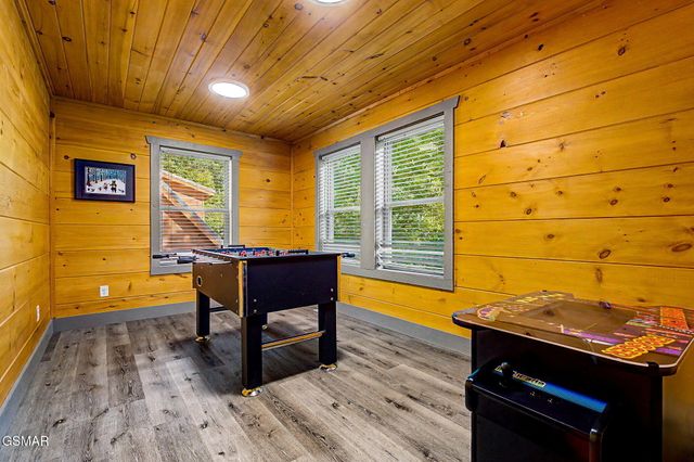 1012 Ravens Ford Way, Sevierville, TN 37876