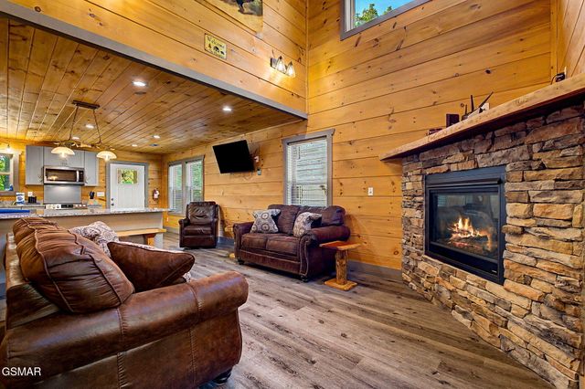 1012 Ravens Ford Way, Sevierville, TN 37876