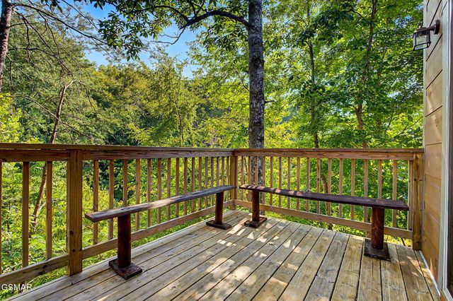 1012 Ravens Ford Way, Sevierville, TN 37876