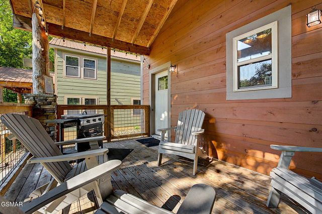 1012 Ravens Ford Way, Sevierville, TN 37876