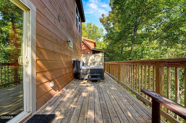 1012 Ravens Ford Way, Sevierville, TN 37876