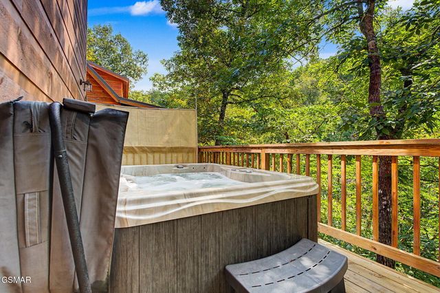 1012 Ravens Ford Way, Sevierville, TN 37876