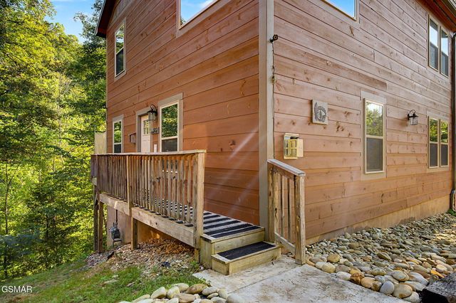 1012 Ravens Ford Way, Sevierville, TN 37876