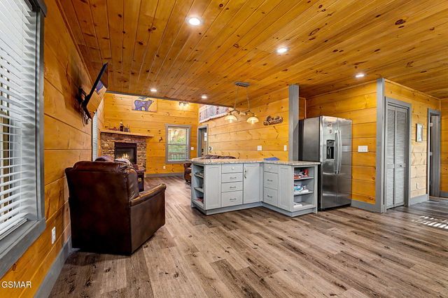 1012 Ravens Ford Way, Sevierville, TN 37876