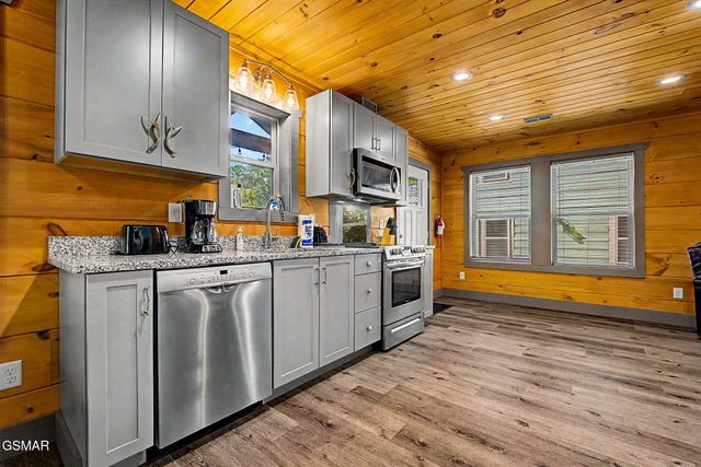 1012 Ravens Ford Way, Sevierville, TN 37876
