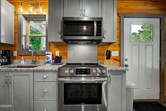 1012 Ravens Ford Way, Sevierville, TN 37876