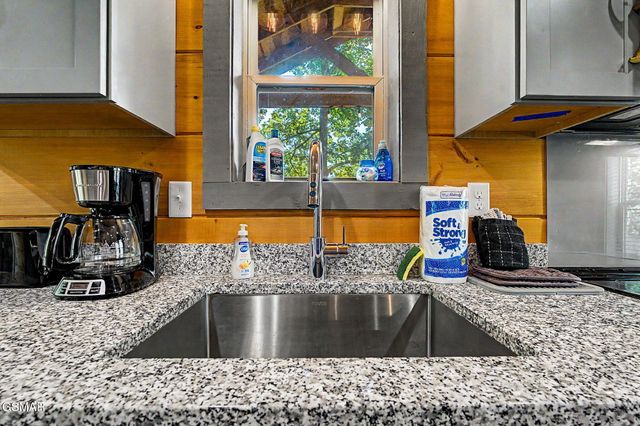 1012 Ravens Ford Way, Sevierville, TN 37876