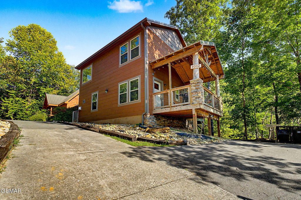 1012 Ravens Ford Way, Sevierville, TN 37876