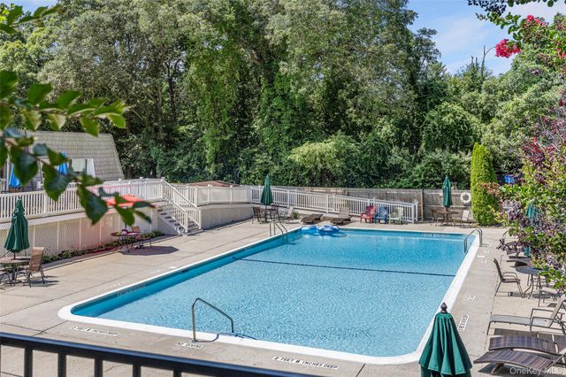 655 Middle Country Road 1G1, Coram, NY 11727