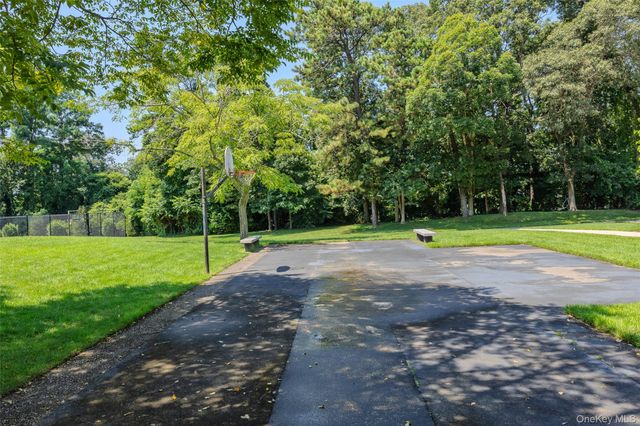 655 Middle Country Road 1G1, Coram, NY 11727