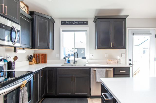 7880 Lost River Road, Horace, ND 58047