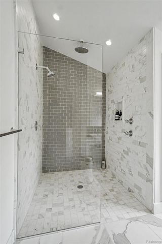 12410 Woodhull Landing, Fenton Charter Township, MI 48430