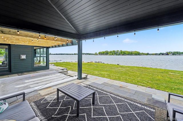 12410 Woodhull Landing, Fenton Charter Township, MI 48430