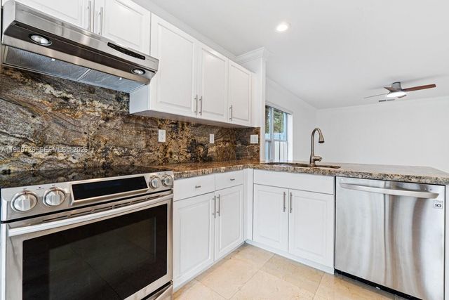 4978 SW 35th Ter, Hollywood, FL 33312