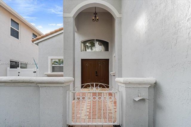 4978 SW 35th Ter, Hollywood, FL 33312