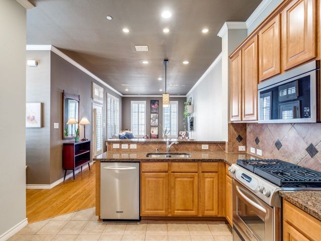 15741 Seabolt 28, Addison, TX 75001