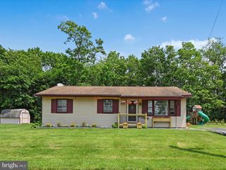 2410 ELIAS AVE, Lebanon, PA 17046