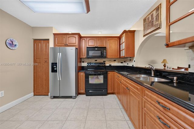 19113 NW 64th Ct, Hialeah, FL 33015