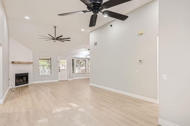 201 Orchard WAY, Hutto, TX 78634