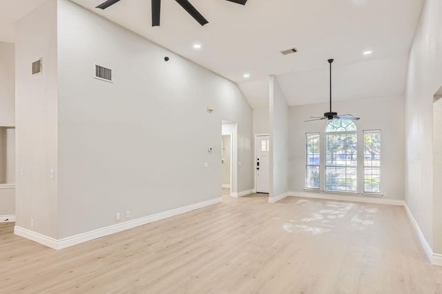 201 Orchard WAY, Hutto, TX 78634