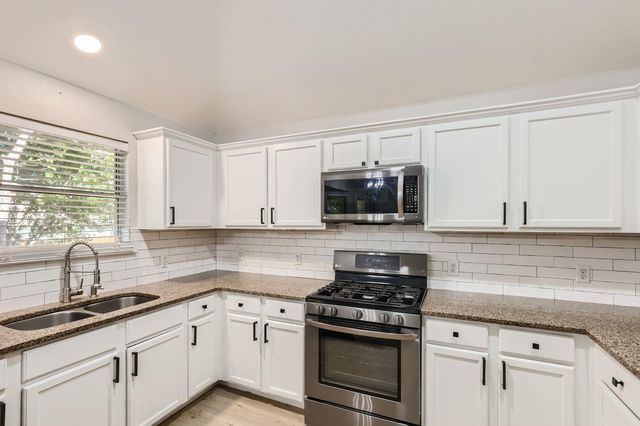 201 Orchard WAY, Hutto, TX 78634