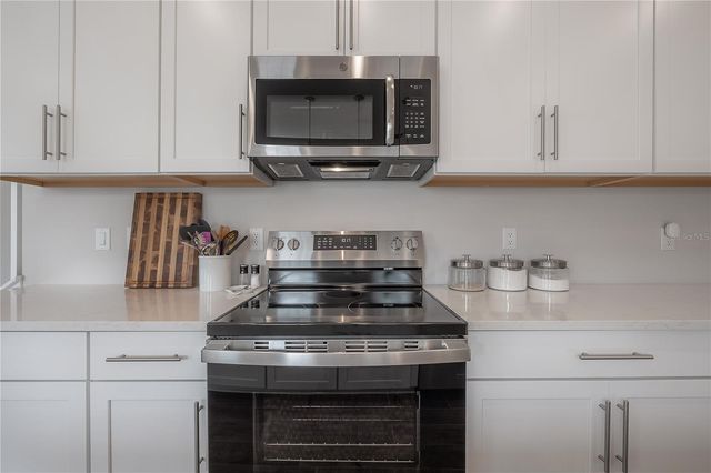 9102 CAROLINA WREN DRIVE, Tampa, FL 33626