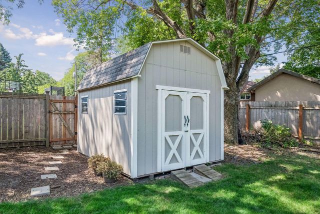 7116 Bristol Boulevard, Edina, MN 55435