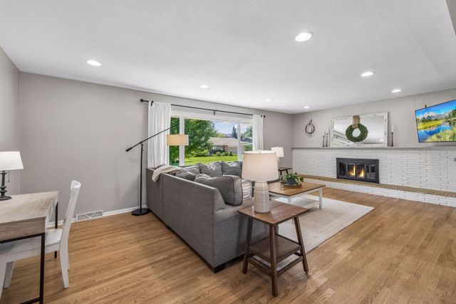 7116 Bristol Boulevard, Edina, MN 55435