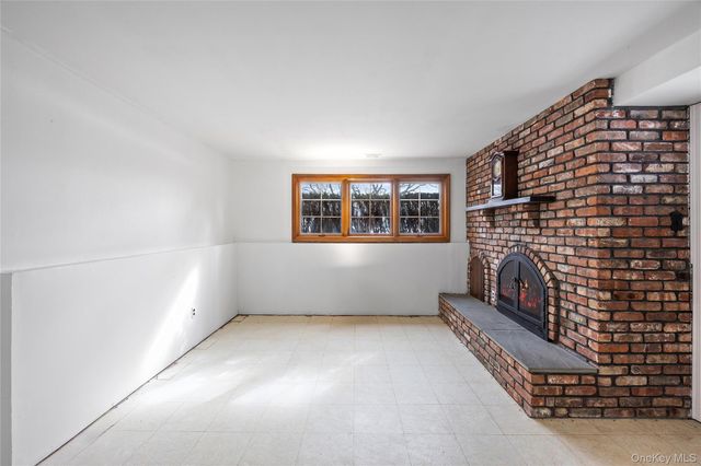 3 Saratoga Street, Commack, NY 11725