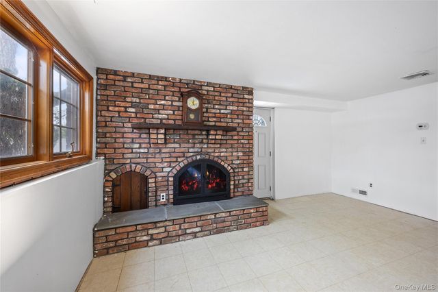 3 Saratoga Street, Commack, NY 11725