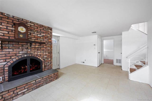 3 Saratoga Street, Commack, NY 11725