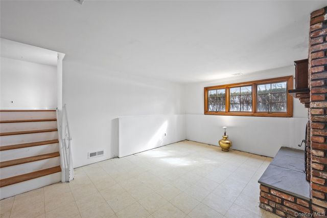 3 Saratoga Street, Commack, NY 11725